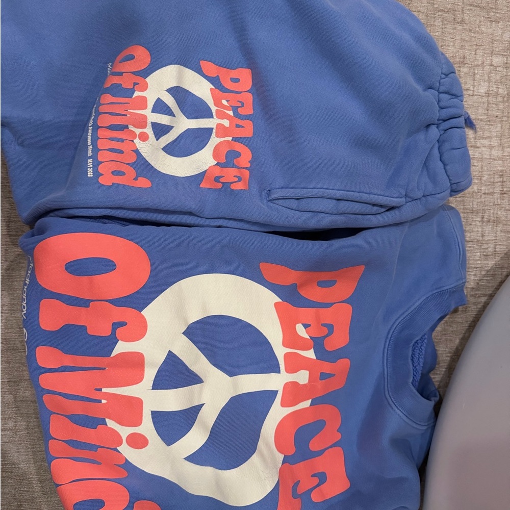 MadHappy 'Peace of Mind' Graphic Sweatshirt and Pants. Top XS and pants S.